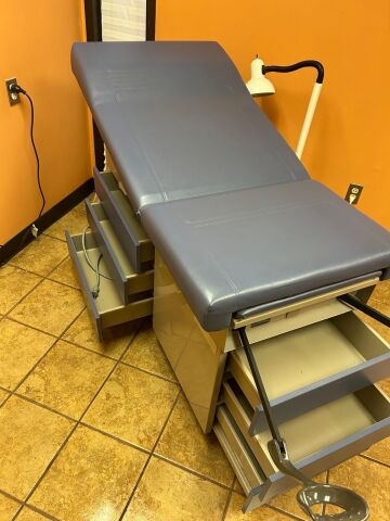 RITTER MIDMARK 104 Exam Table