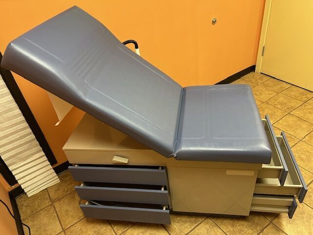 RITTER MIDMARK 104 Exam Table