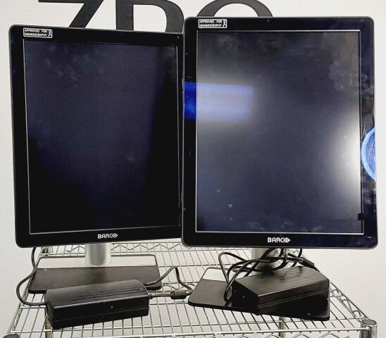 BARCO MDCG-5221 LOT OF 2 Monitor