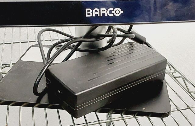 BARCO MDCG-5221 LOT OF 2 Monitor