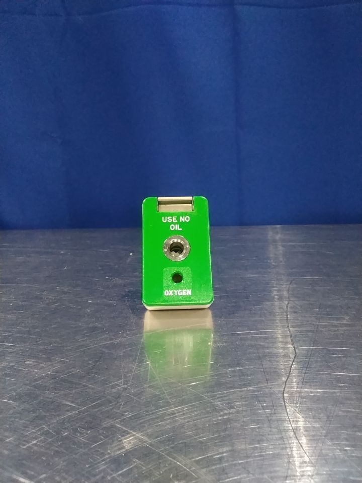 PRECISION MEDICAL 3151 O2 Coupler Chemetron Style check unit