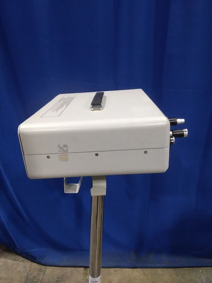LUXTEC Xenon Series 9000 Light Source