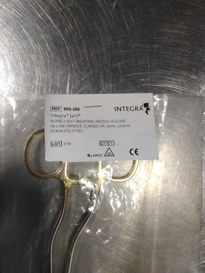 INTEGRA 600-266 Romeo Self-Righting Needle Holder