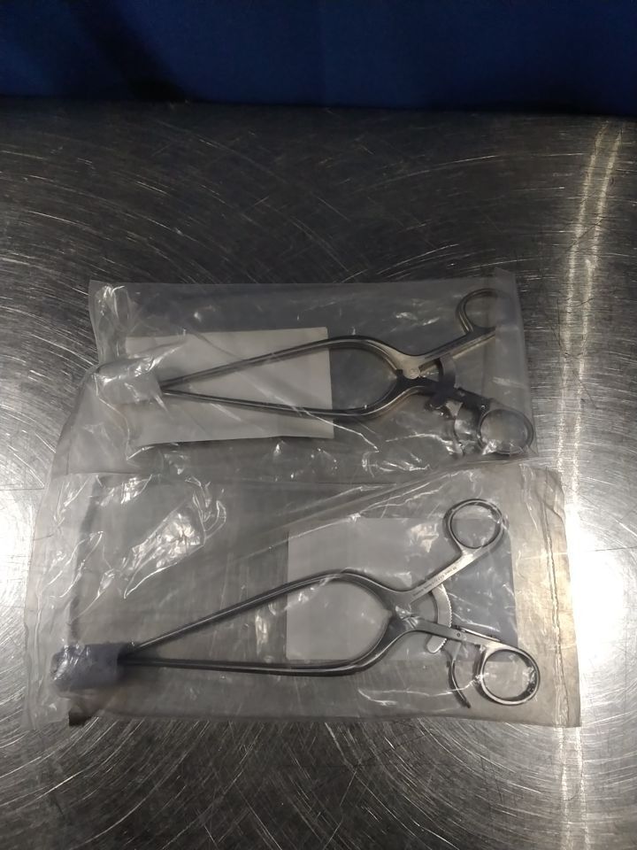 CAREFUSION SU3116-001 Weitlaner Retractor - Lot of 2