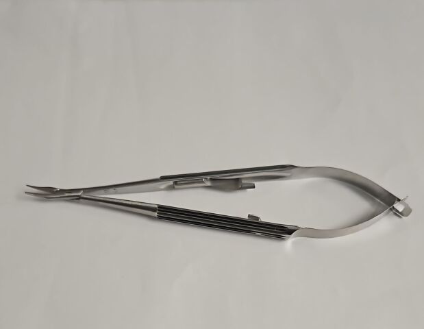 AMBLER SURGICAL Troutman needle holder
4 3/4'',medium, gently curved, 10.0mm smooth jaws, round longitudinal serrated handle, with lock