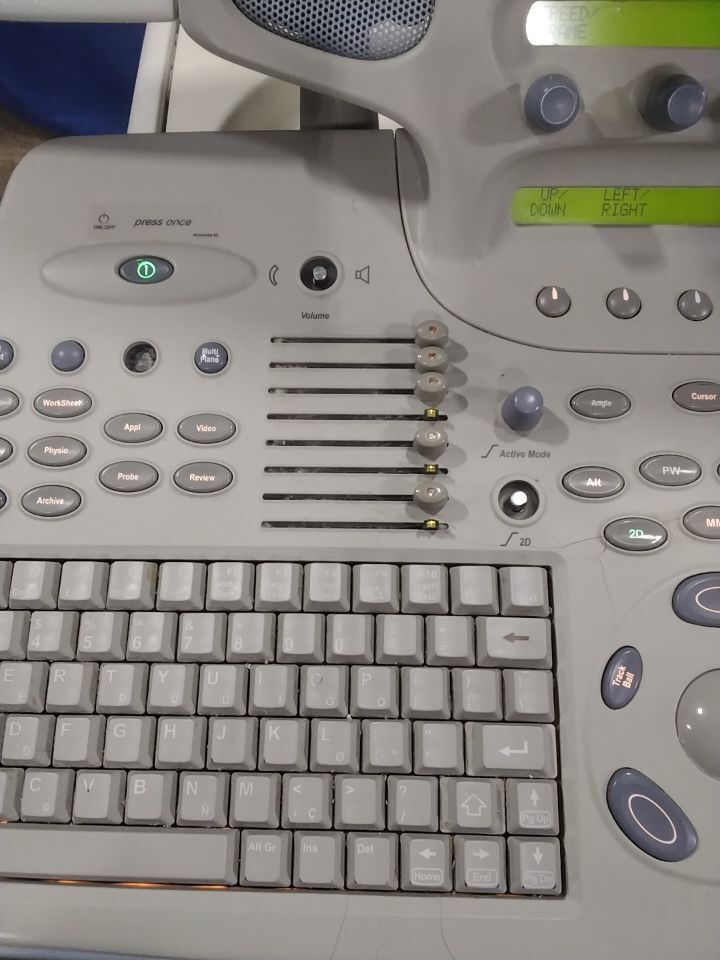 GE Vivid 7 Ultrasound machine