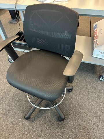 U-LINE 1 BLACK MESH WORK STOOL CHAIR Liquid Handling