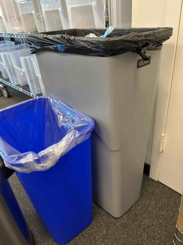 U-LINE 1 LARGE STAINLESS STEEL TRASH CAN 12 GALLON Liquid Handling
