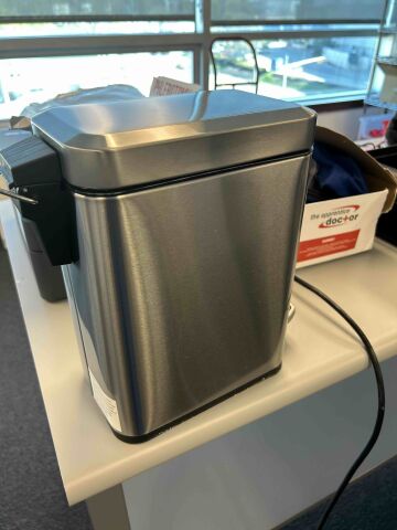 HOME ZONE 1 SMALL HOME ZONE STAINLESS STEEL TRASH CAN Liquid Handling