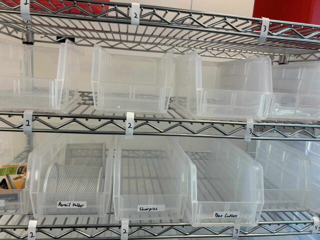 U-LINE CLEAR PLASTIC TRAYS DIFFERENT SIZES Lot of 105 units Liquid Handling