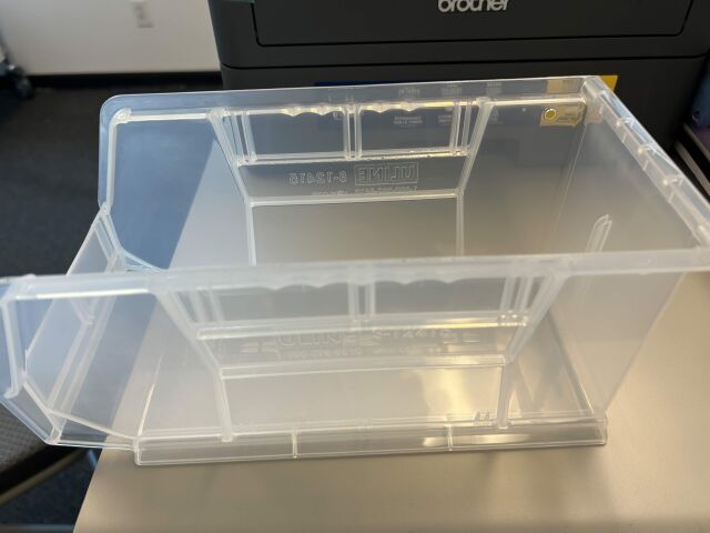 U-LINE CLEAR PLASTIC TRAYS DIFFERENT SIZES Lot of 105 units Liquid Handling