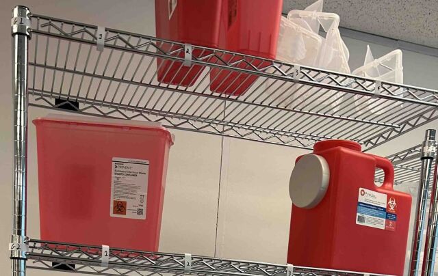 PUREWAY PREVENT BIOHAZARD INFECTIOUS WASTE SHARPS CONTAINER 5qt (RED WITH LID Liquid Handling