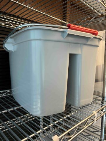 PUREWAY PREVENT BIOHAZARD INFECTIOUS WASTE SHARPS CONTAINER 5qt (RED WITH LID Liquid Handling