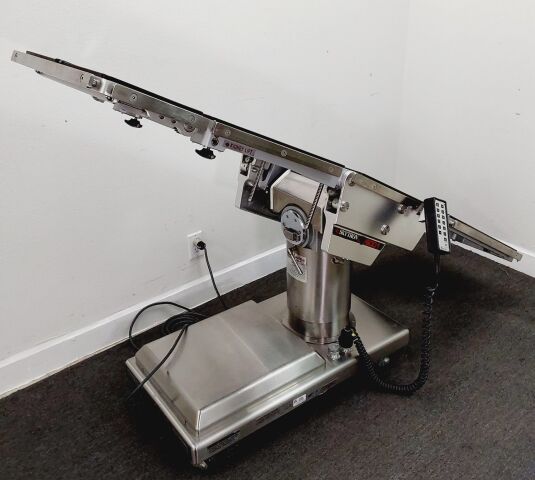 SKYTRON ELITE 6001 Surgical Table