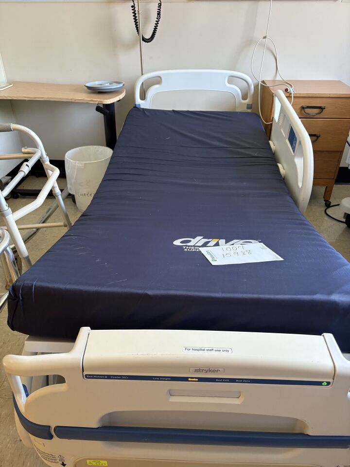 STRYKER S2 (LOT of 7) Hospital Bed