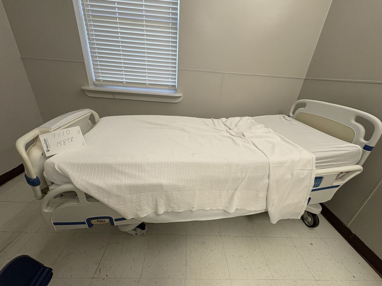 STRYKER S2 (LOT of 7) Hospital Bed