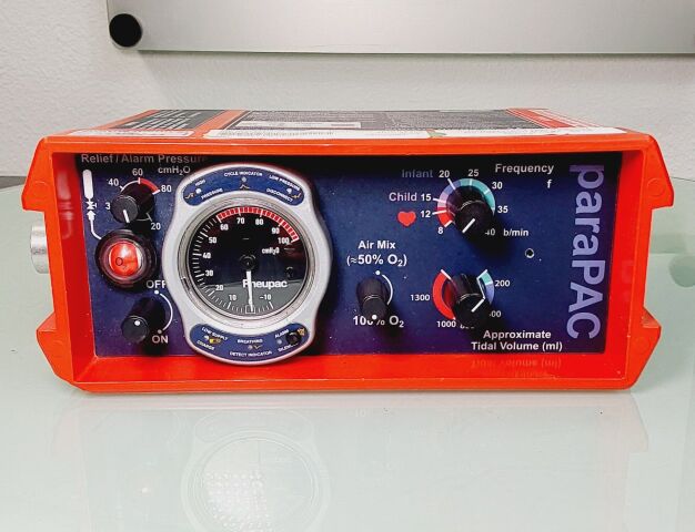 SMITHS PARAPAC MEDIC 200D Ventilator