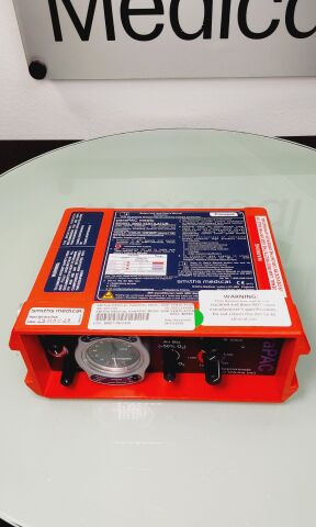 SMITHS PARAPAC MEDIC 200D Ventilator