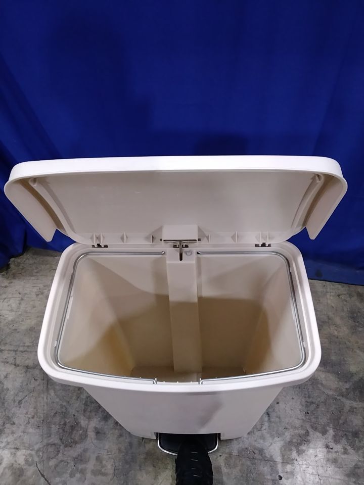 RUBBERMAID Slim Jim Step-on Trash Can - Lot of 7