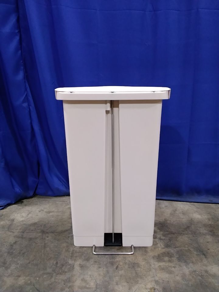 RUBBERMAID Slim Jim Step-on Trash Can - Lot of 7