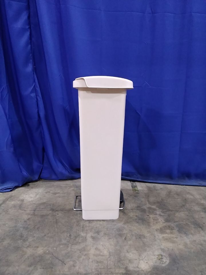 RUBBERMAID Slim Jim Step-on Trash Can - Lot of 7