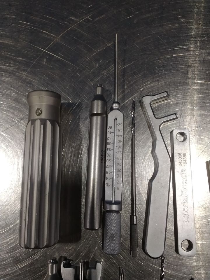 VARIOUS Various Surgical Tools