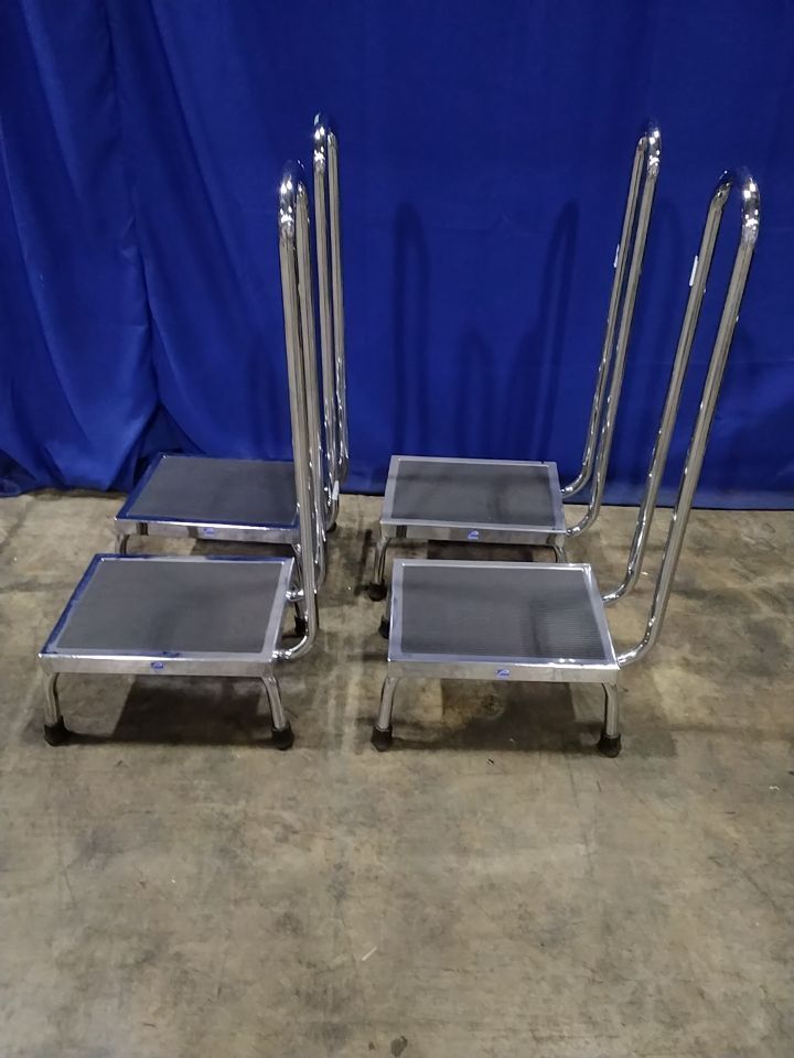 PEDIGO Step stool with handrails - Lot of 4