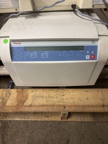 THERMO SCIENTFIC ST 16 Centrifuge