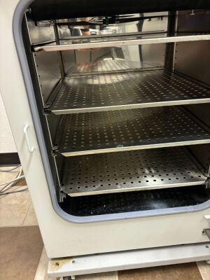 NUAIRE NU-5510 Incubator